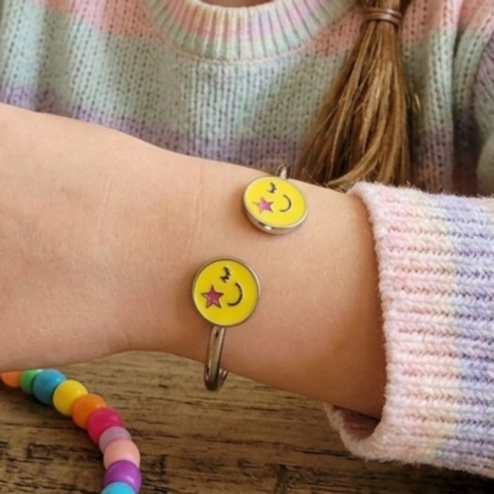 Crazy 8‎ Emoji Cuff Bracelet Girls Yellow Winking Happy Face Silver Tone Kids